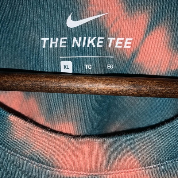 💰 SOLD 💰 NIKE Tie-dye Shirt ! - Picture 2 of 2